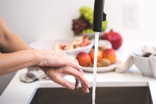 Économie d’eau à la maison : les meilleures pratiques et dispositifs à considérer